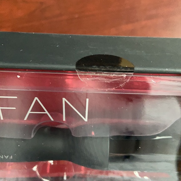 Brand new fan brush. - Picture 3 of 5